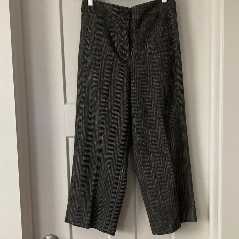 Ann Taylor Black and White Herringboneide leg Crop Pants 👖